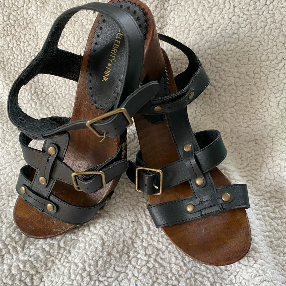 Retro style sandals with adjustable straps and block heel Size: 10 - XL